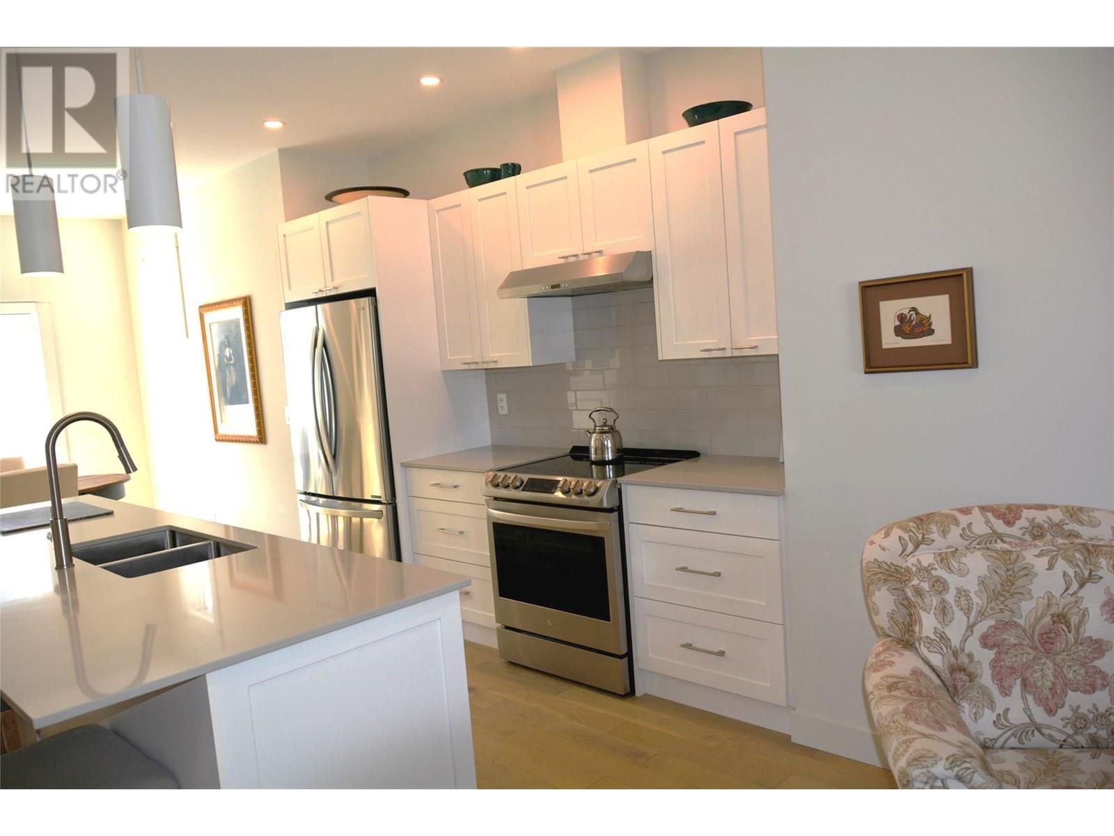 Property Photo:  1393 9th Avenue 104  BC V2C 0H8 