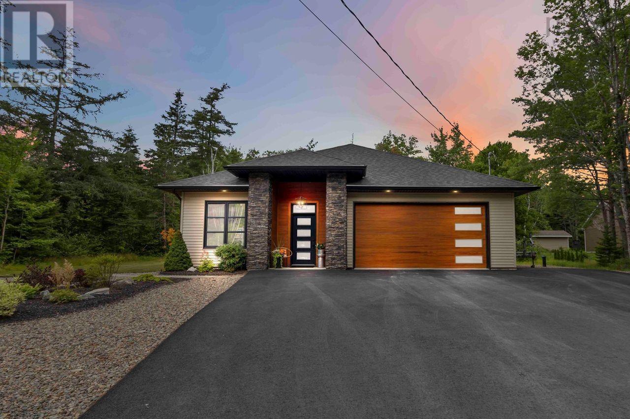 20 Pentz Lake Drive  Mount Uniacke NS B0N 1Z0 photo