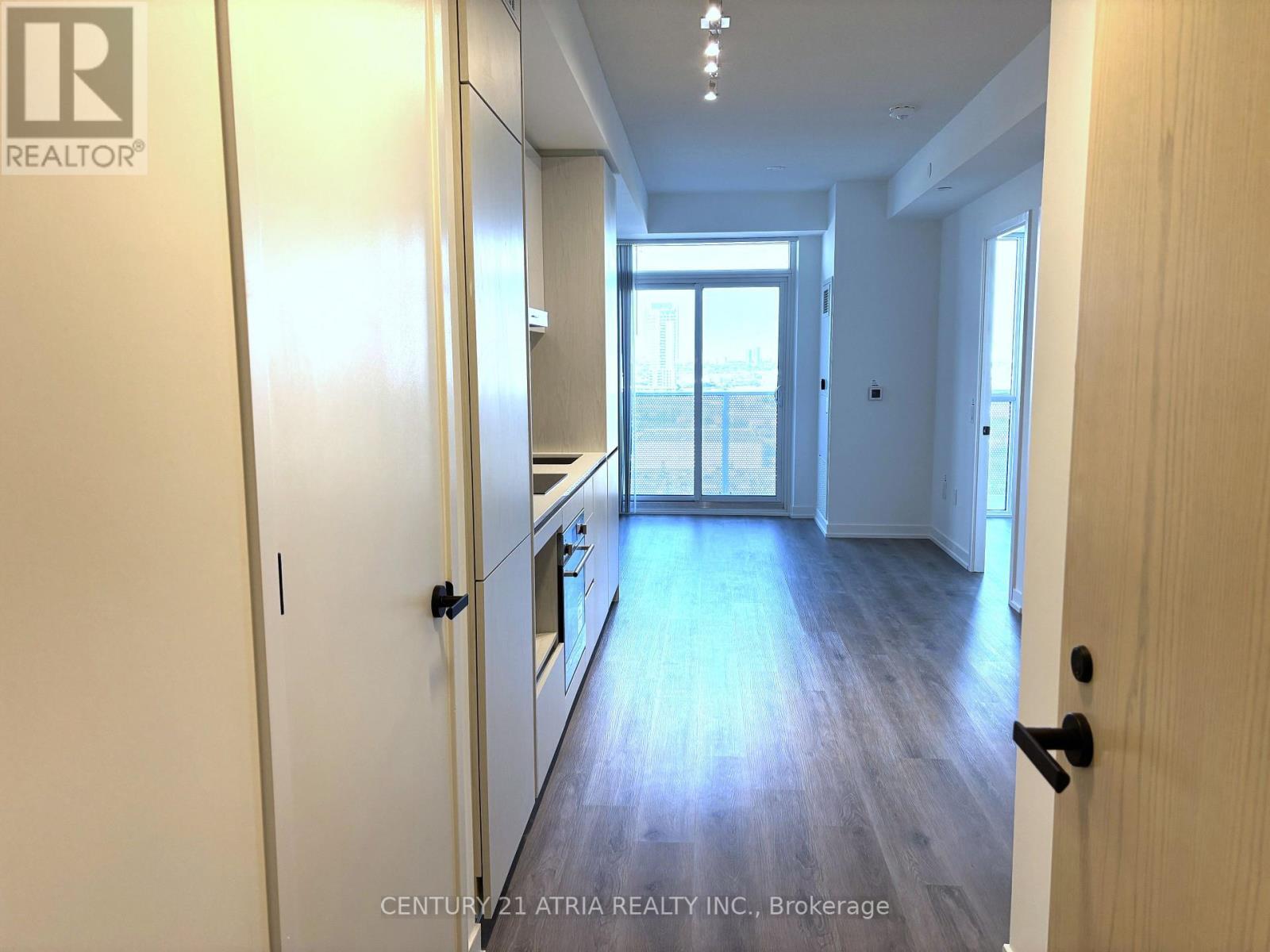 Property Photo:  28 Interchange Way 1809  ON L4K 0P8 