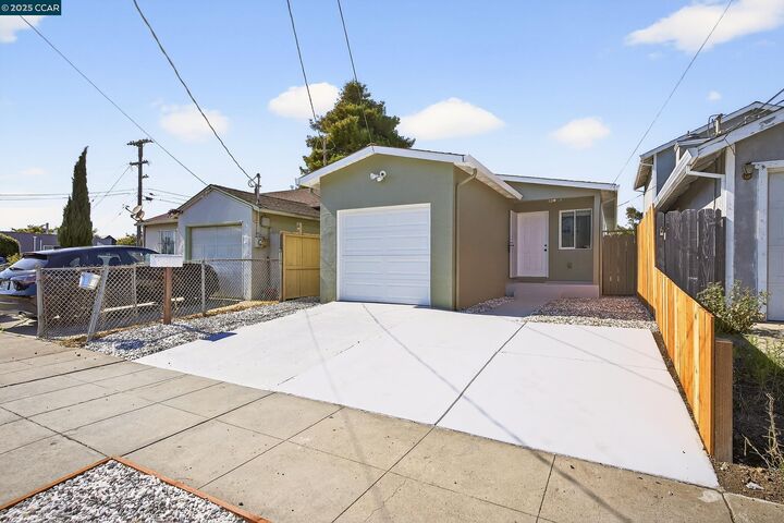 Property Photo:  2109 Maine Ave  CA 94804 