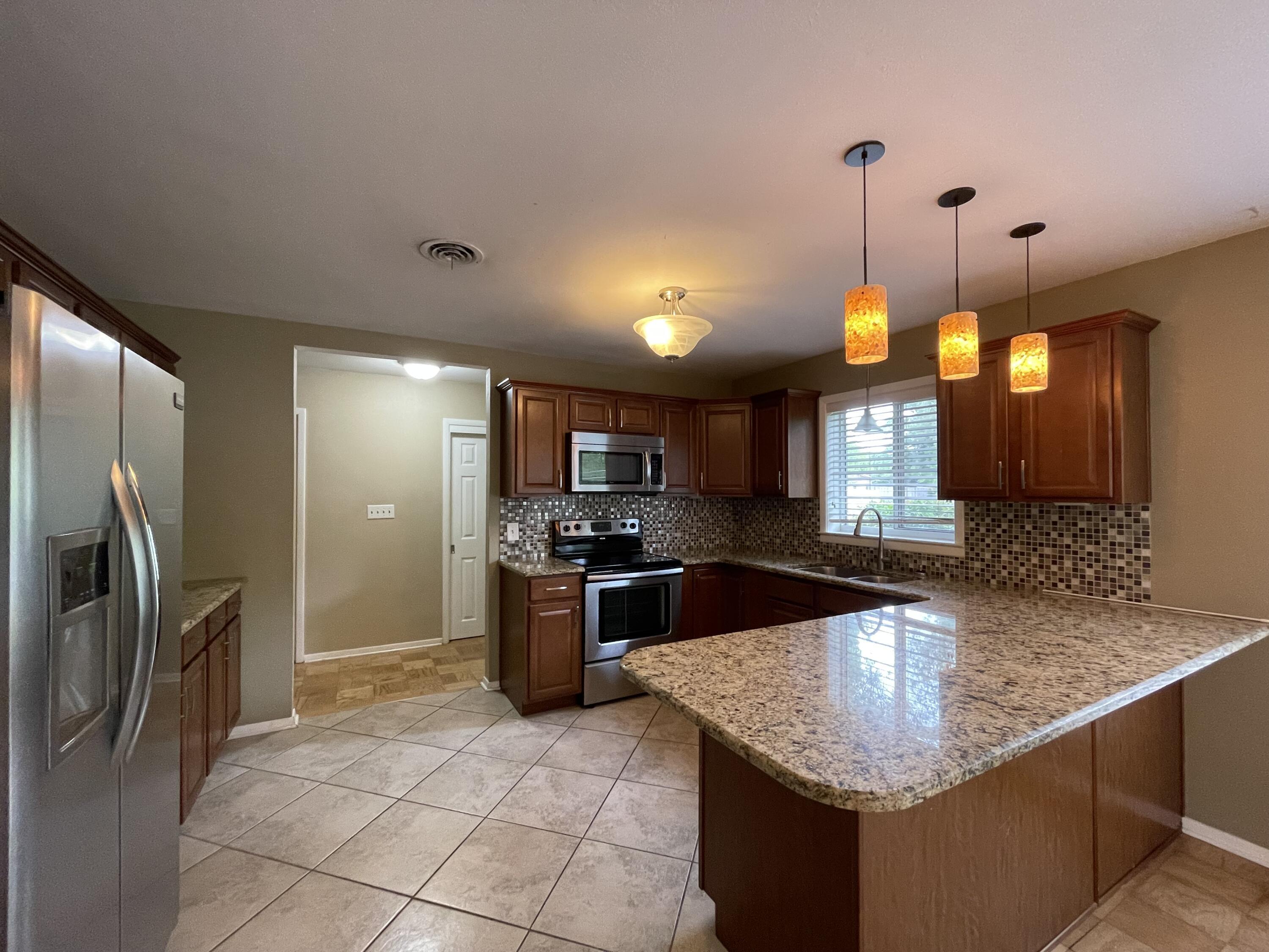 Property Photo: 120 Jamestown Avenue FL 32547