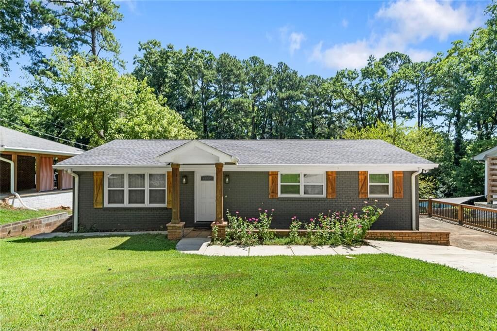 Property Photo: 2128 Mark Trail GA 30032
