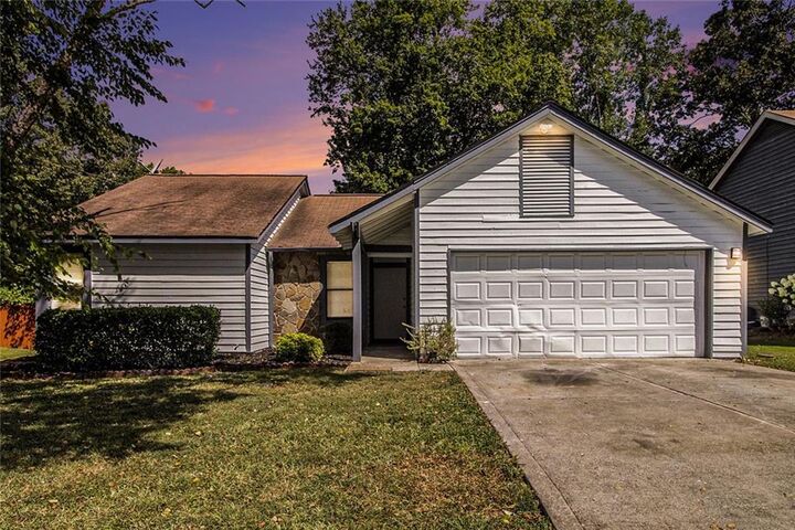 Property Photo:  1066 Worcester Place NW  GA 30047 