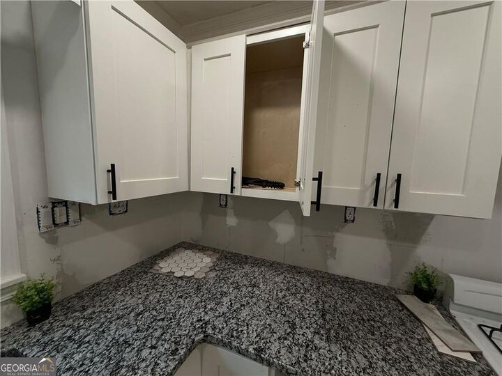 Property Photo: 186 W Lake Drive NW GA 30314
