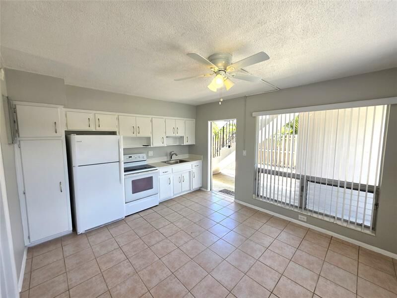 Property Photo: 3041 NE 20th Ter 4 FL 33306