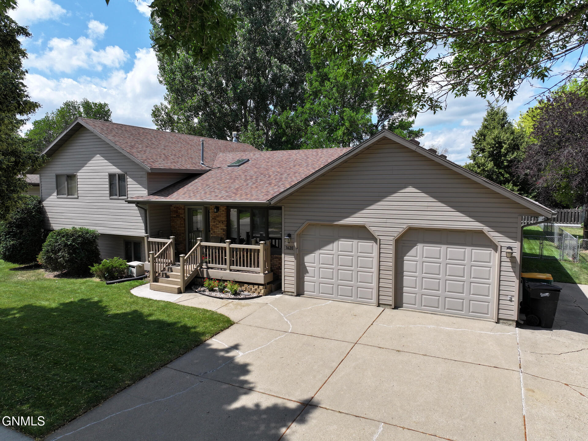 Property Photo:  1620 Wichita Drive  ND 58504 