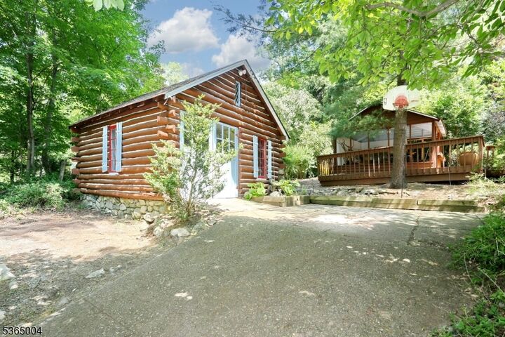 Property Photo:  19 Mohawk Trl  NJ 07456 