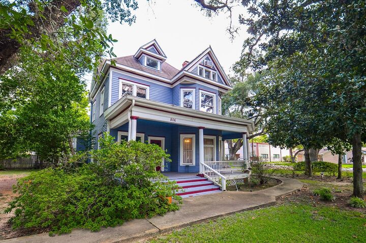 Property Photo: 806 Austin Street TX 77469