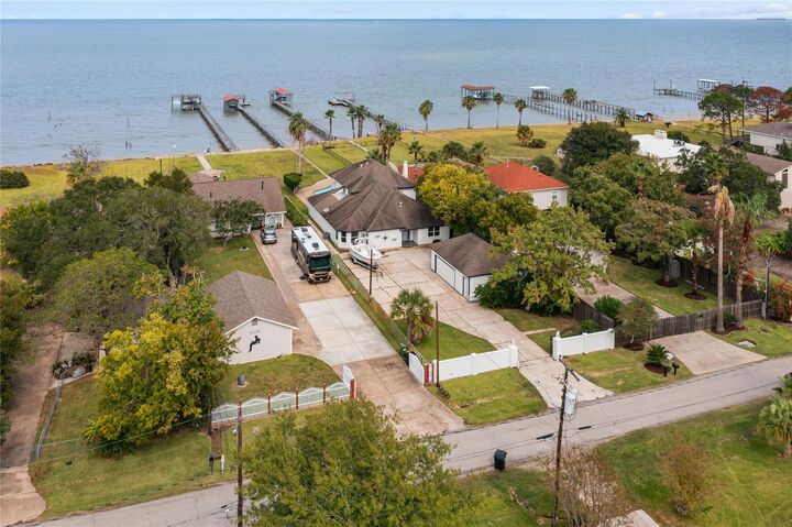 Property Photo:  2576 Cliff Drive  TX 77539 