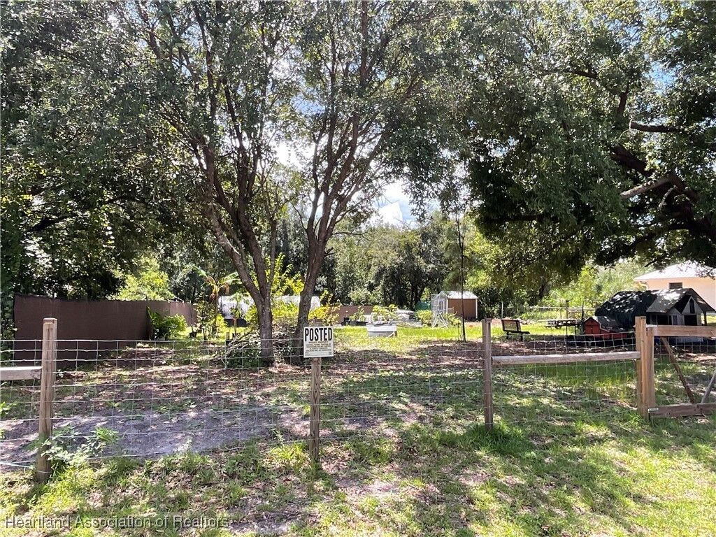Property Photo: 907 Larkspur Street FL 33852
