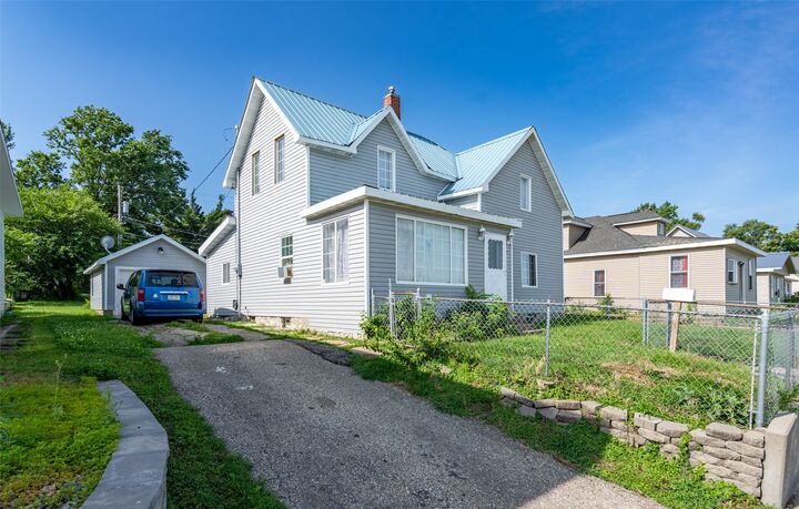 221 E Anson Street  Marshalltown IA 50158 photo