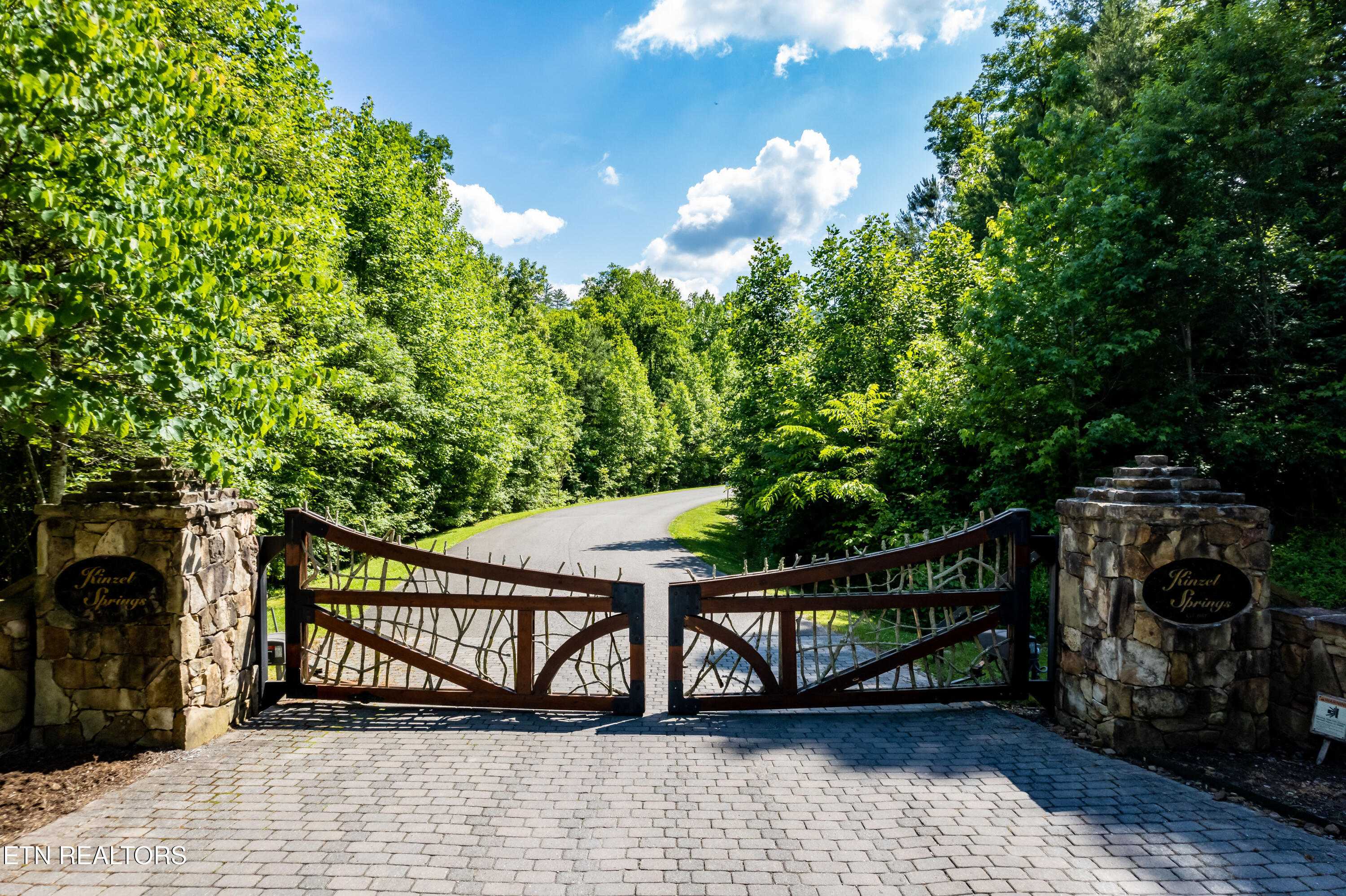 Property Photo: 483 Chetola Trail TN 37882