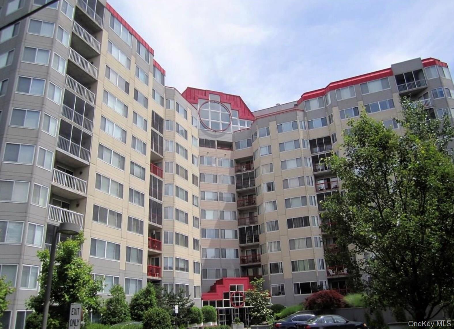 Property Photo: 10 Stewart Place 4jw NY 10603