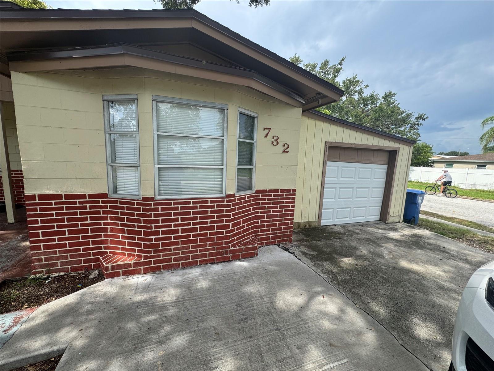 Property Photo:  732 62nd Avenue NE  FL 33702 