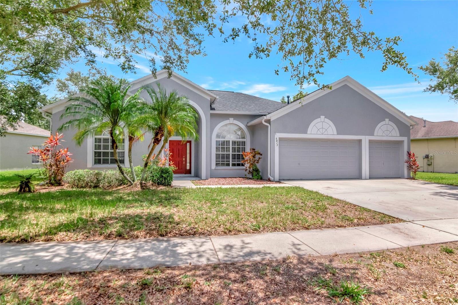 Property Photo: 6813 Regents Village Way FL 33572