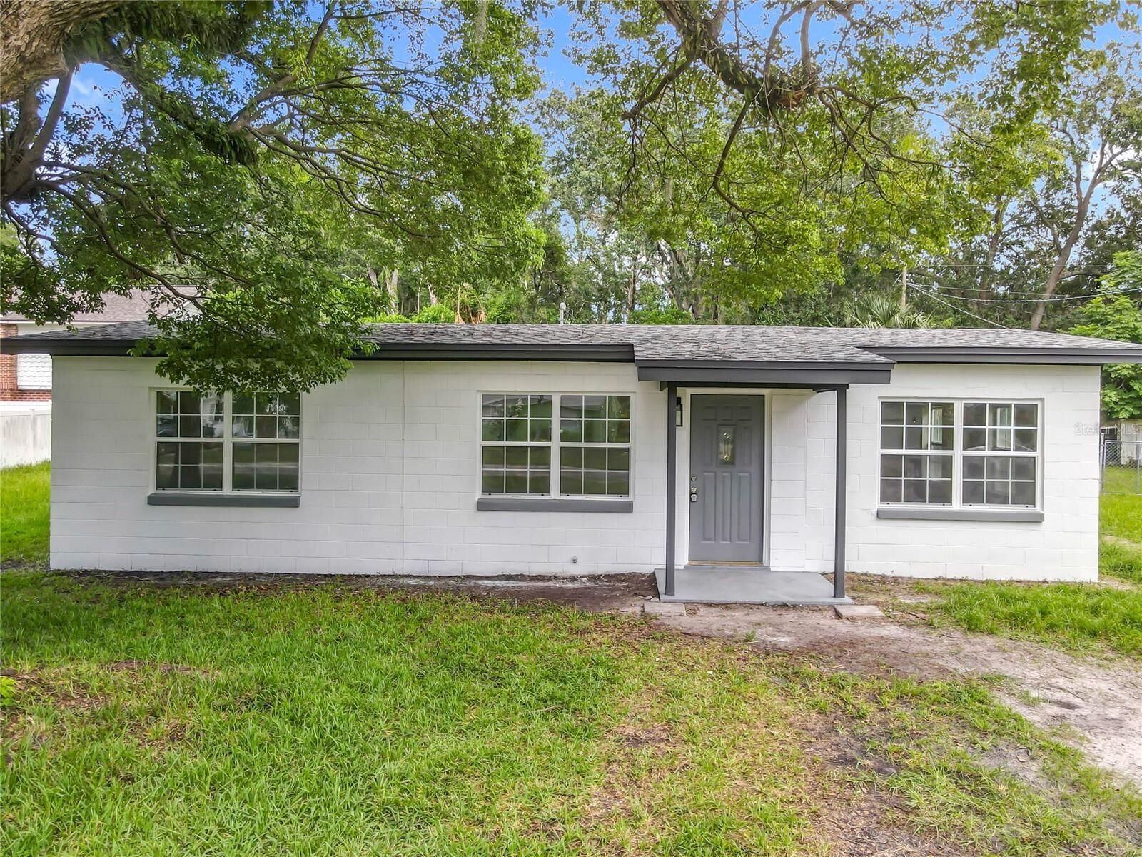 Property Photo:  405 Willow Avenue  FL 32771
