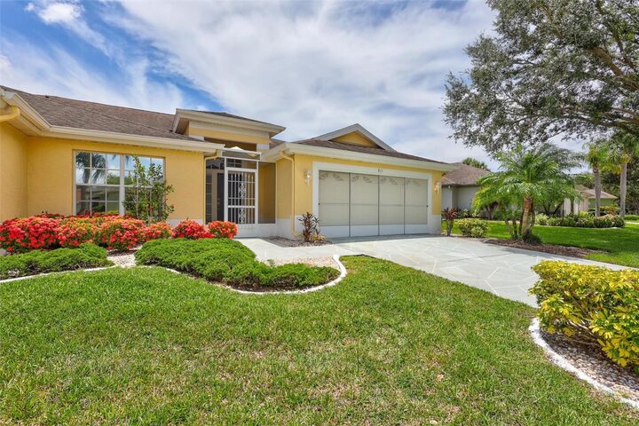Property Photo: 811 Staffordshire FL 33573