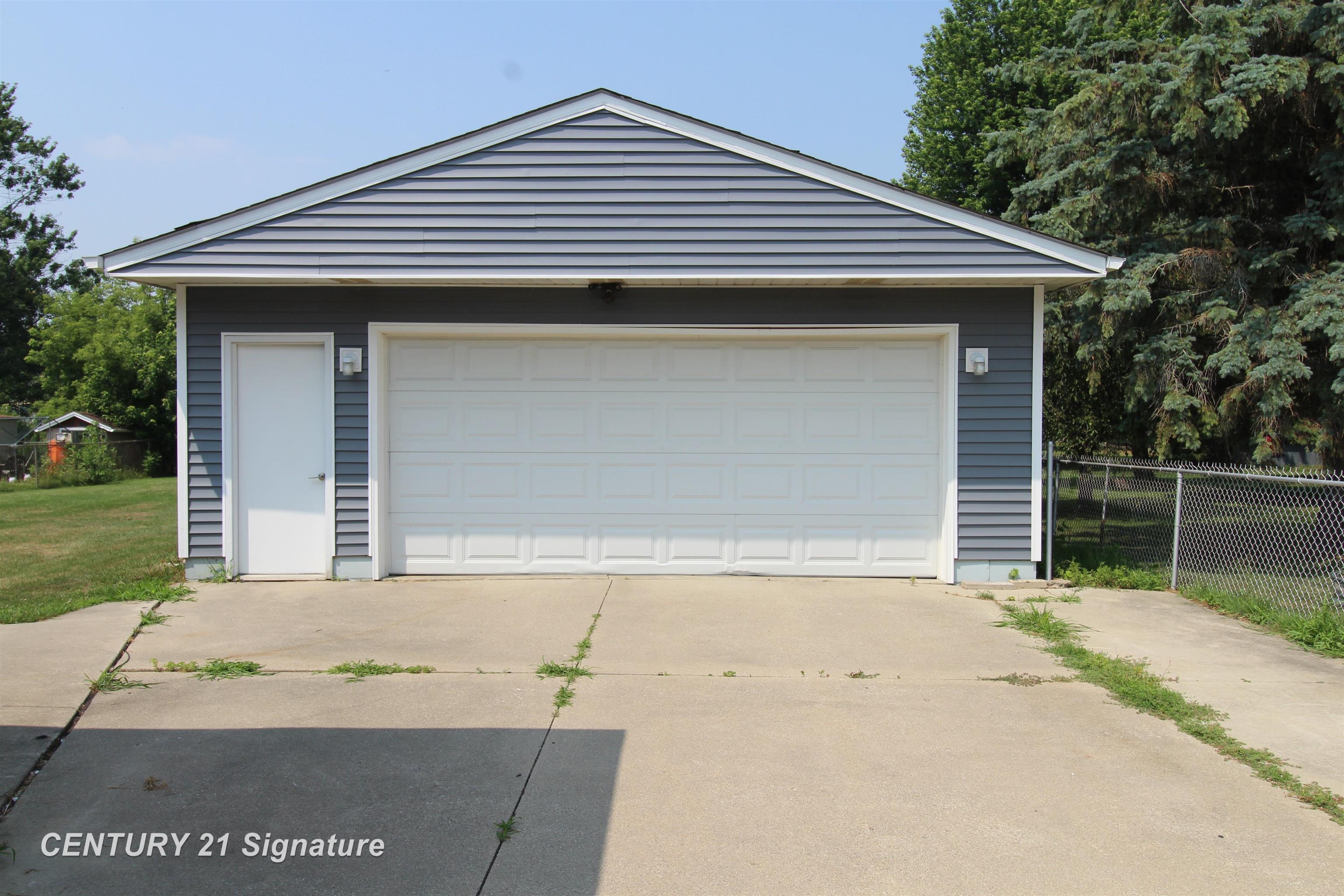 Property Photo: 2610 S Monroe Street MI 48708