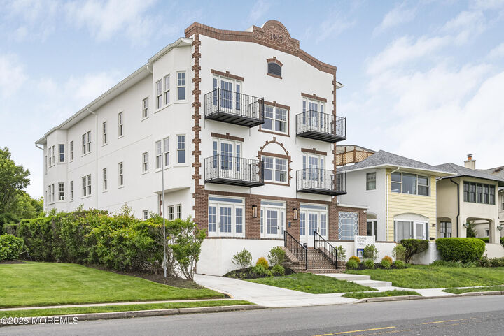Property Photo:  205 Edgemont Drive 2  NJ 07711 
