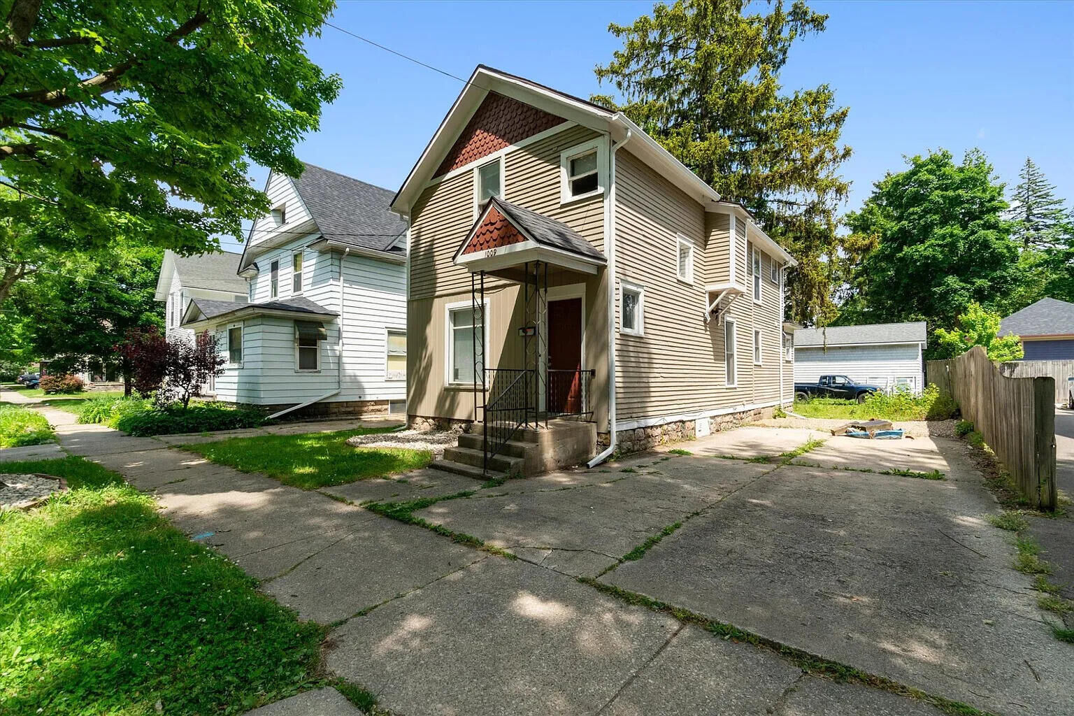 Property Photo: 1009 Oak Street MI 49008