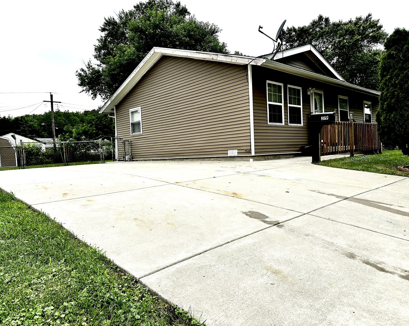 Property Photo: 319 Four Winds Way IL 60110