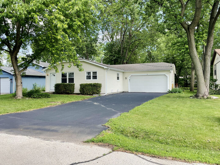 Property Photo: 9 Sunshine Avenue IL 60030