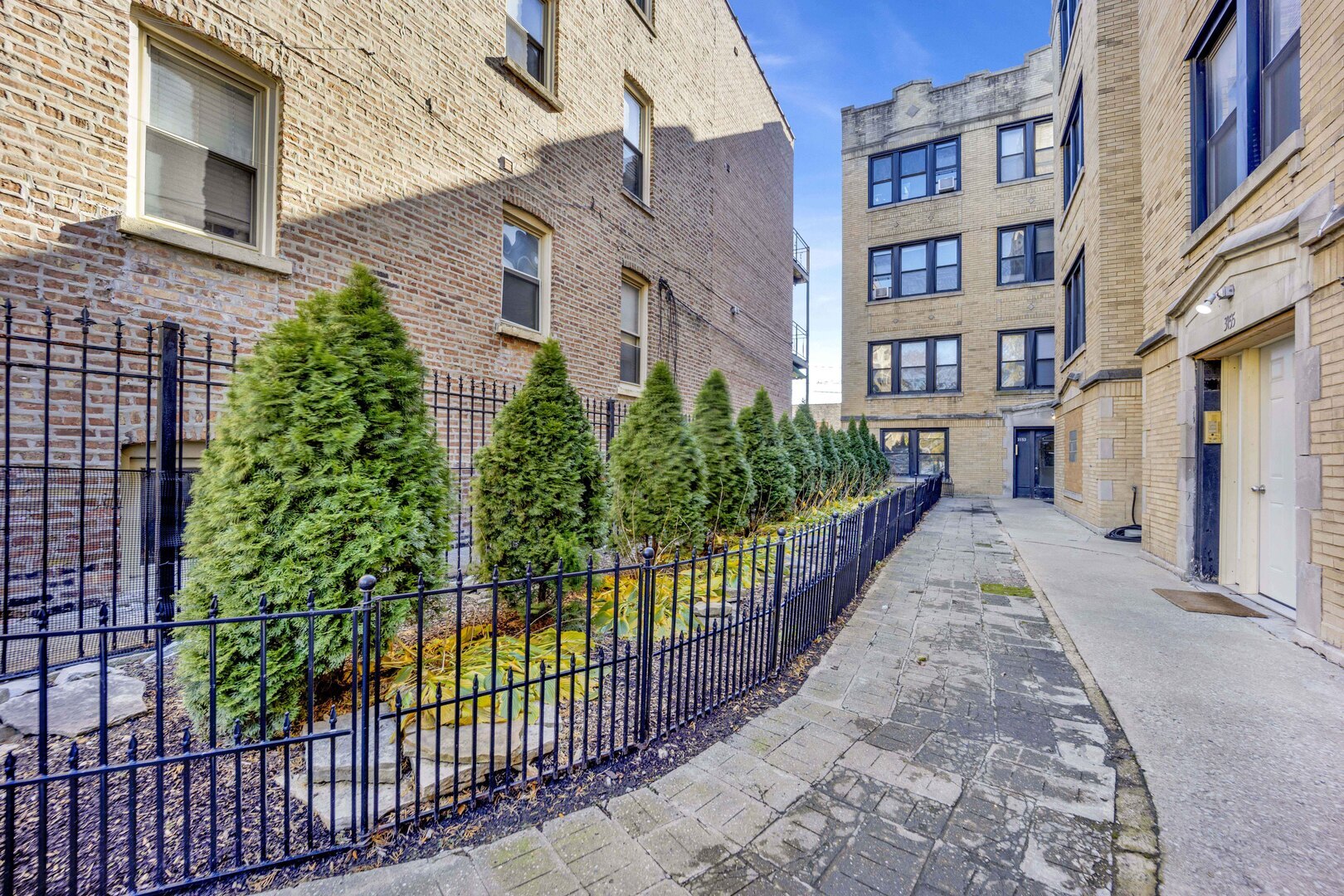 Property Photo: 3153 W Augusta Boulevard 3A IL 60622