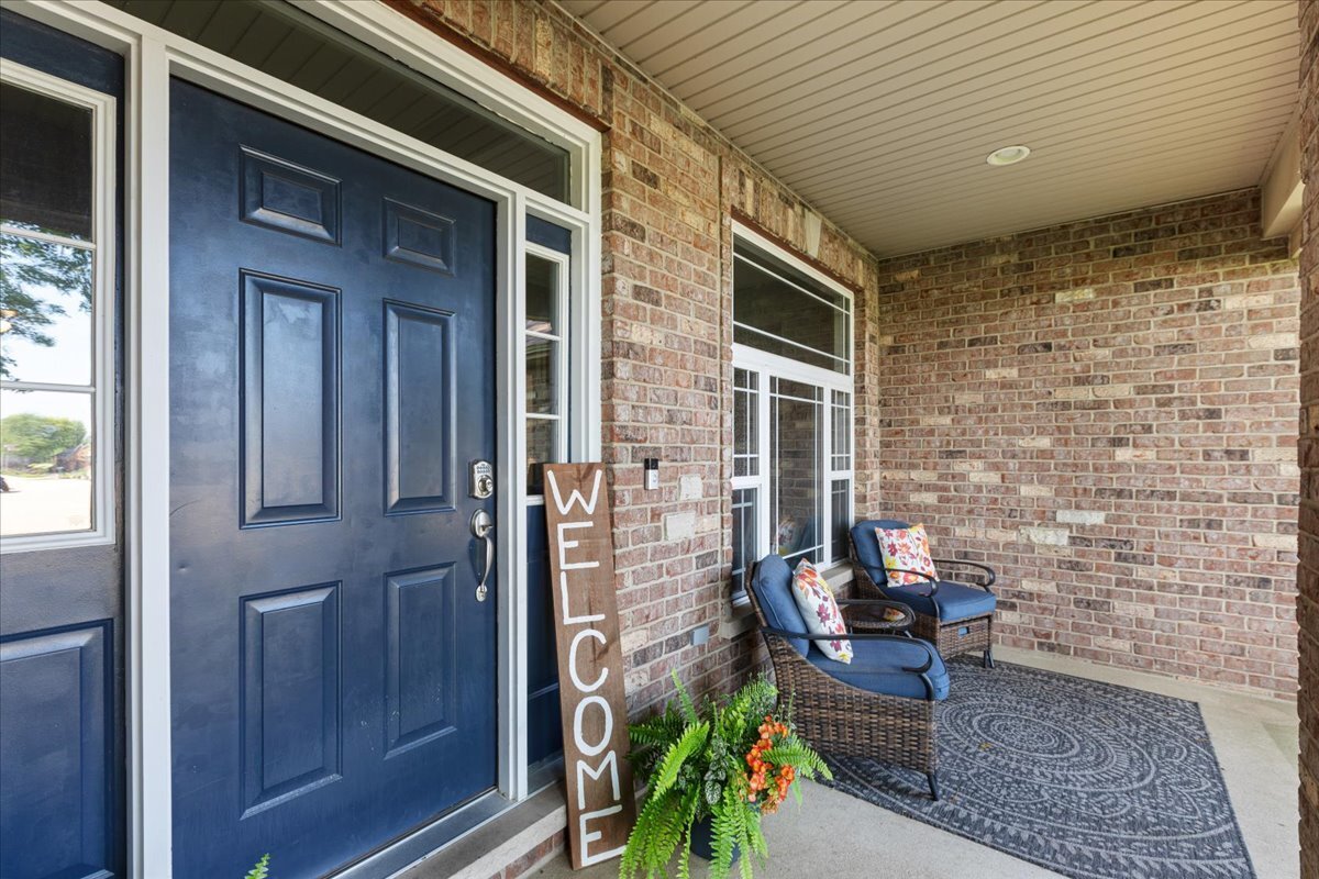 Property Photo: 905 Tall Grass Court IL 60552