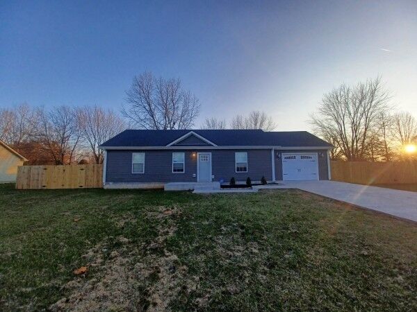 Property Photo:  240 Indiana Ave  KY 42262 