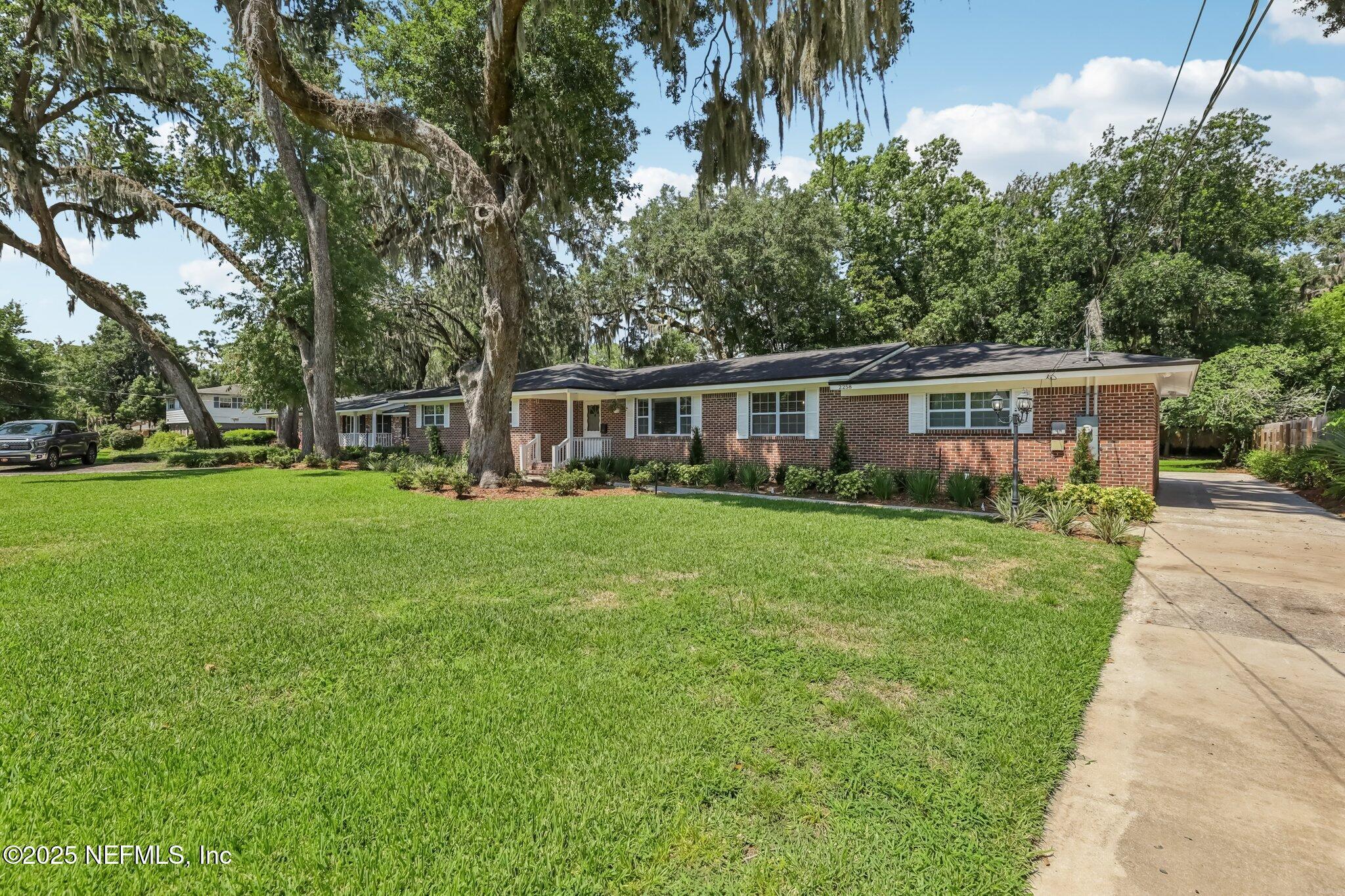 Property Photo: 2258 Holly Leaf Lane FL 32073
