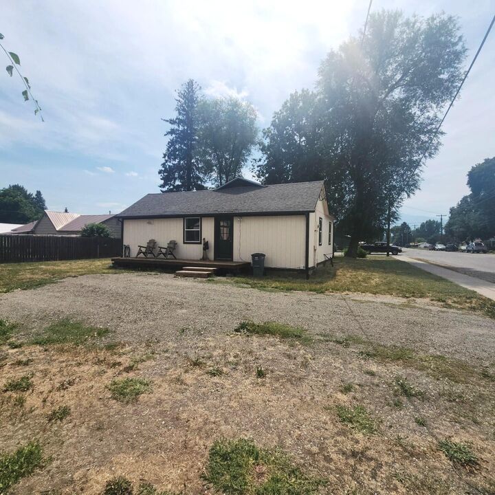 Property Photo: 380 W 5th Ave WA 99141