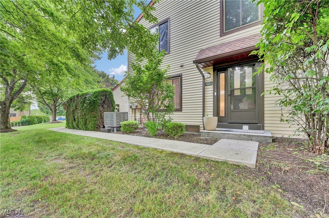 Property Photo:  32653 Jefferson Drive  OH 44139 