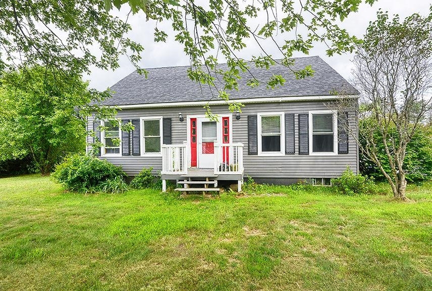 Property Photo: 40 Dearborn Circle NH 03608