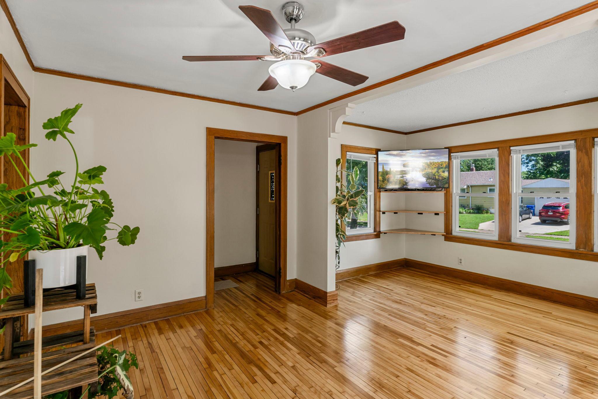 Property Photo:  637 Hazel Street N  MN 55119 