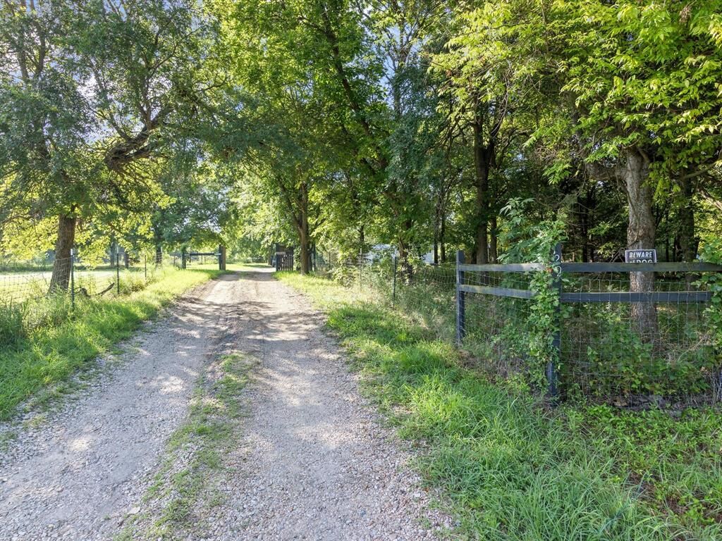 Property Photo: 129 Hurst Circle TX 75125