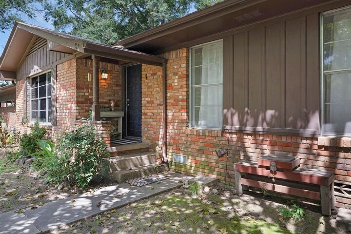 Property Photo:  302 N Sissy Spacek  TX 75783 