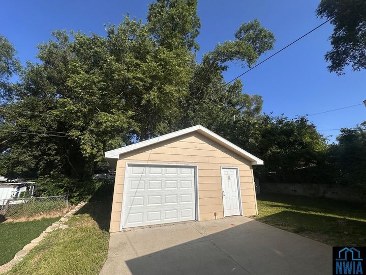 Property Photo: 909 Alice Street IA 51105