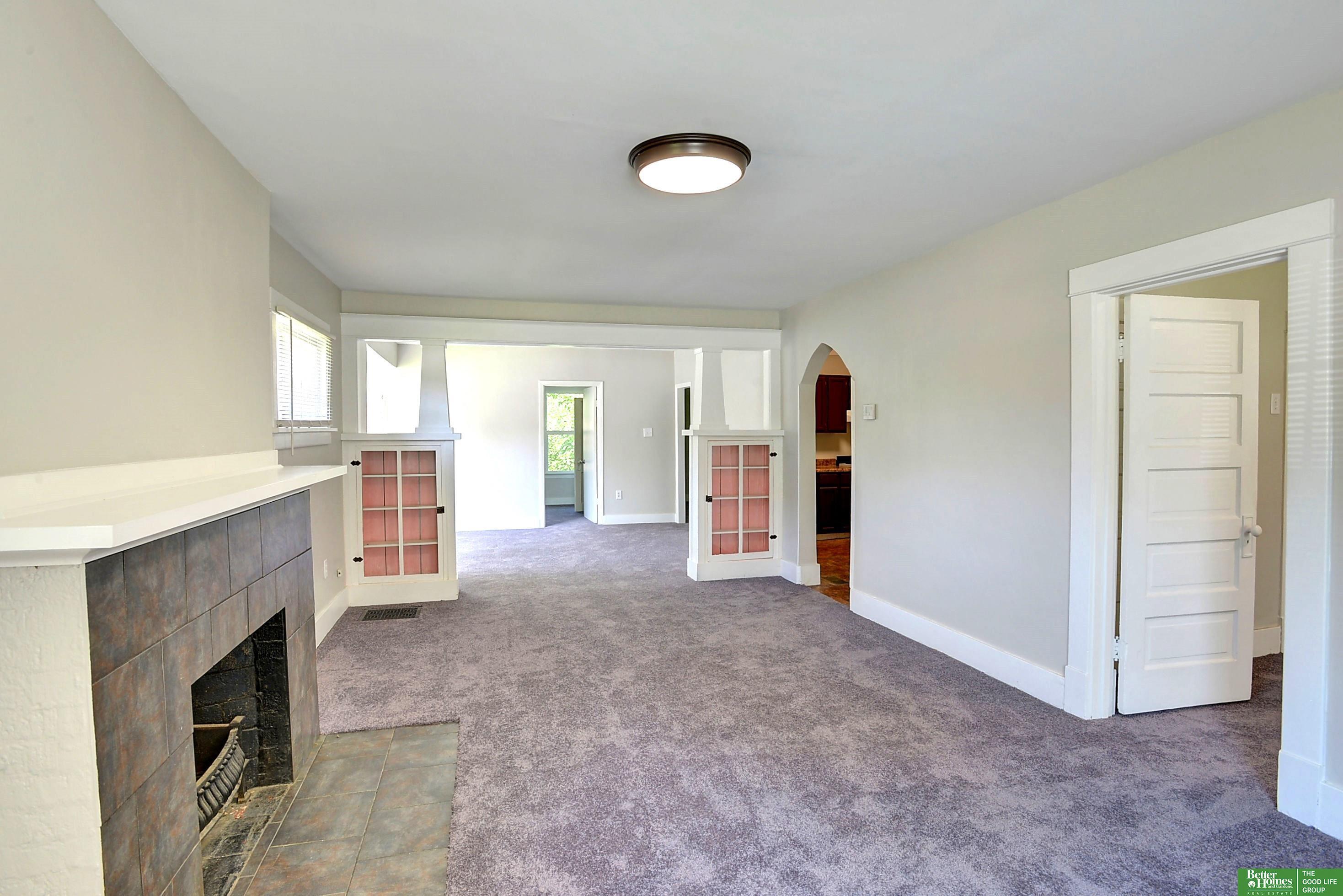 Property Photo: 2002 N 45 Street NE 68104