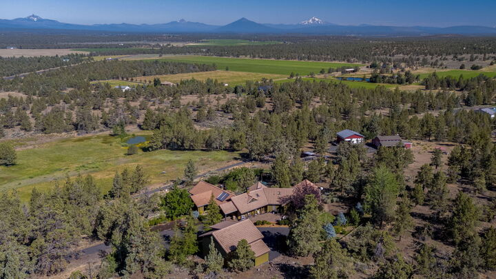 Property Photo:  65570 Highway 20  OR 97701 