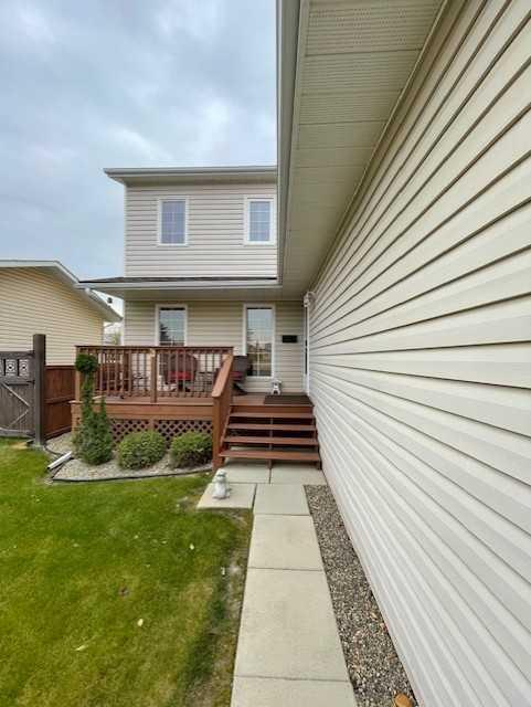 Photo de la propriété:  10517 82 Street  AB T8S 1M7 
