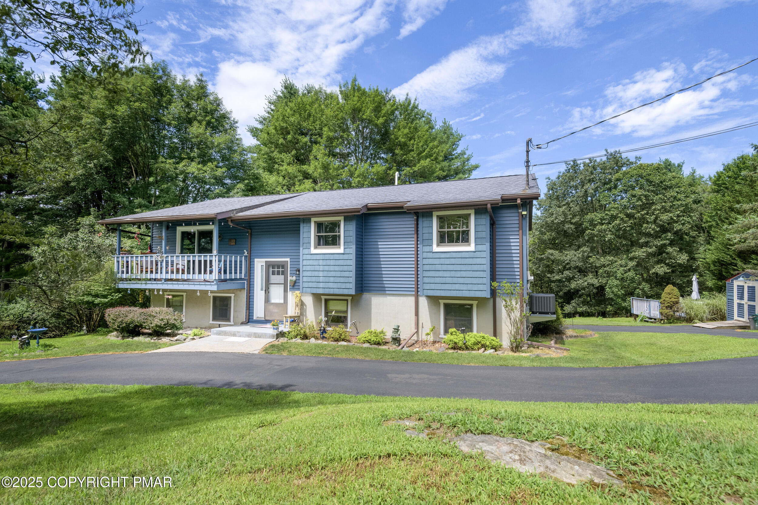 Property Photo:  1519 Ridge Drive  PA 18360 