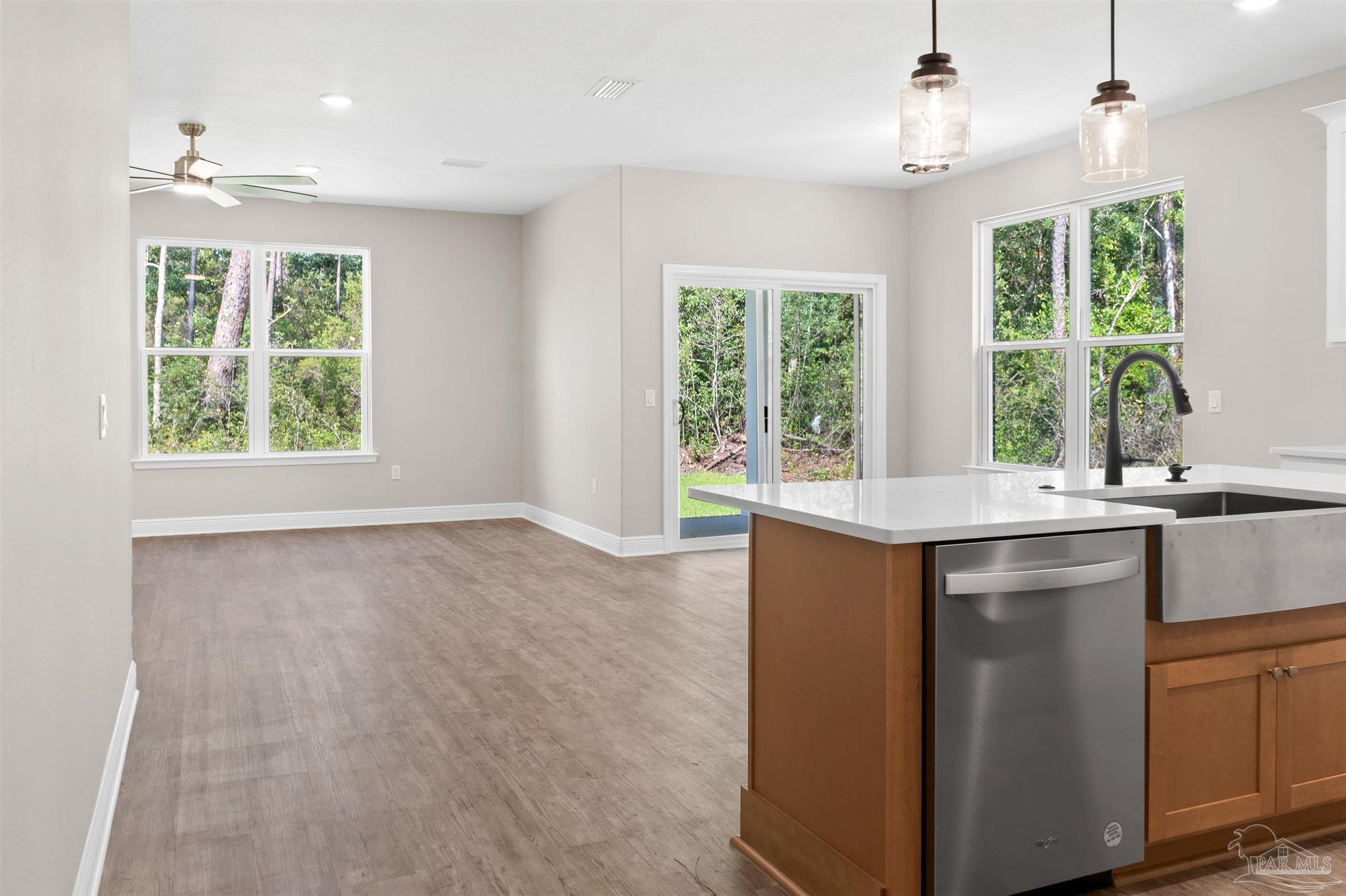 Property Photo: 2279 Dogtrack Rd FL 32506