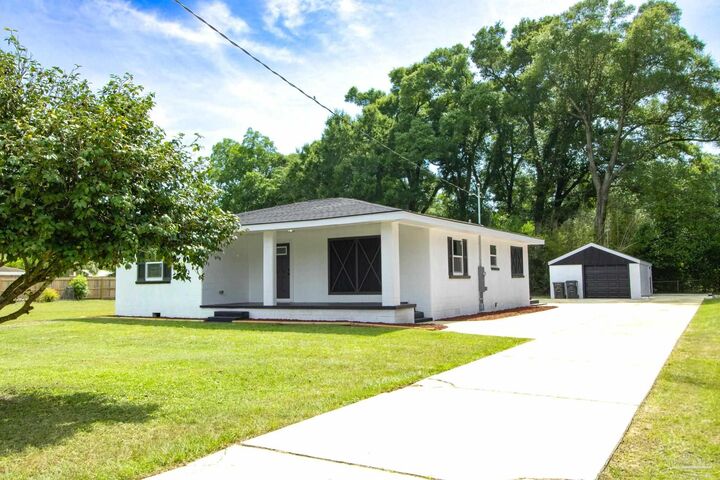 Property Photo: 607 N 69th Ave FL 32506