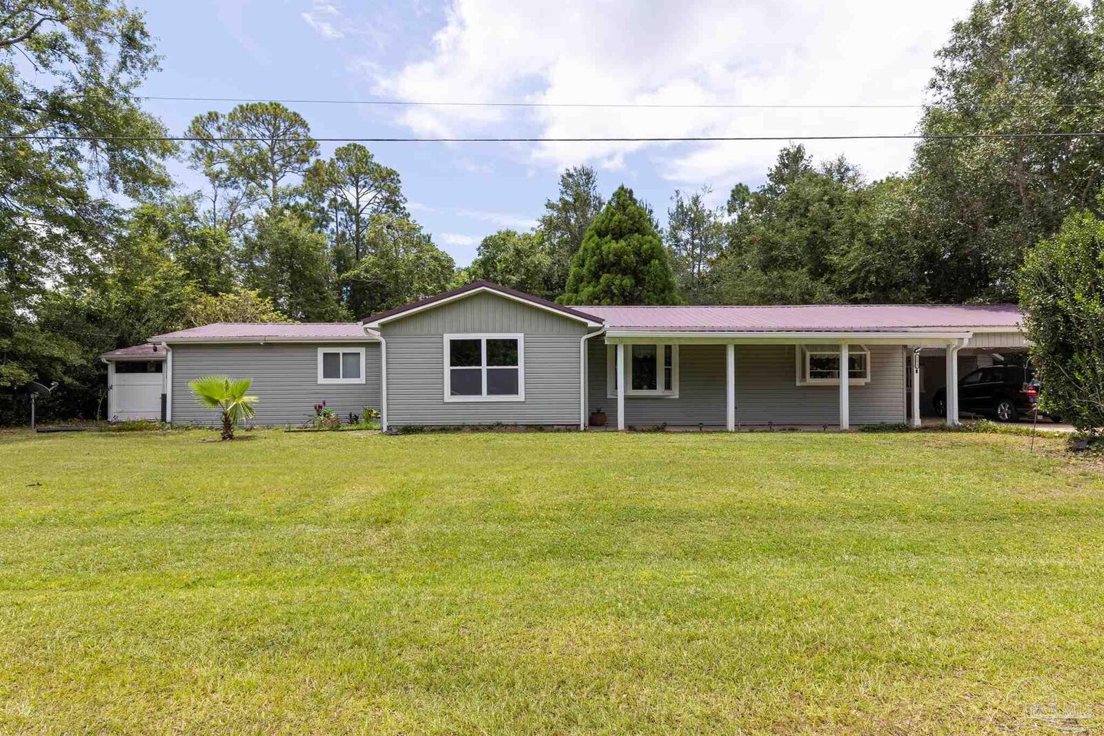 Property Photo: 5271 Suwanee St FL 32583