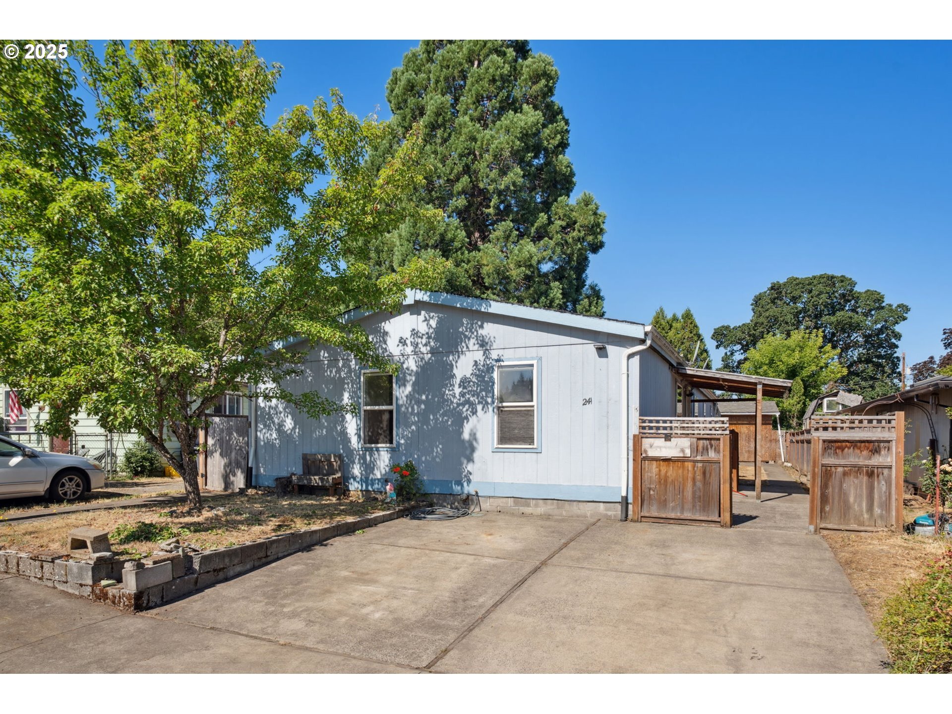 Property Photo:  241 NW Wade St  OR 97023 