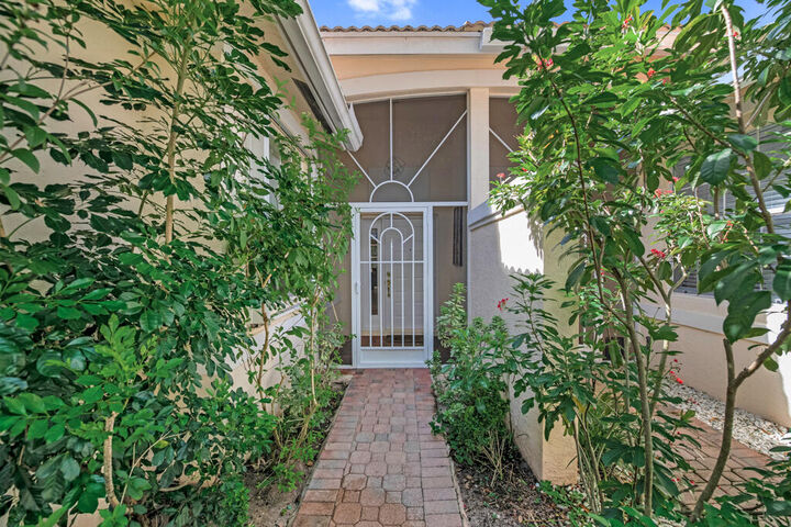 Property Photo: 9795 Crescent View Drive S FL 33437