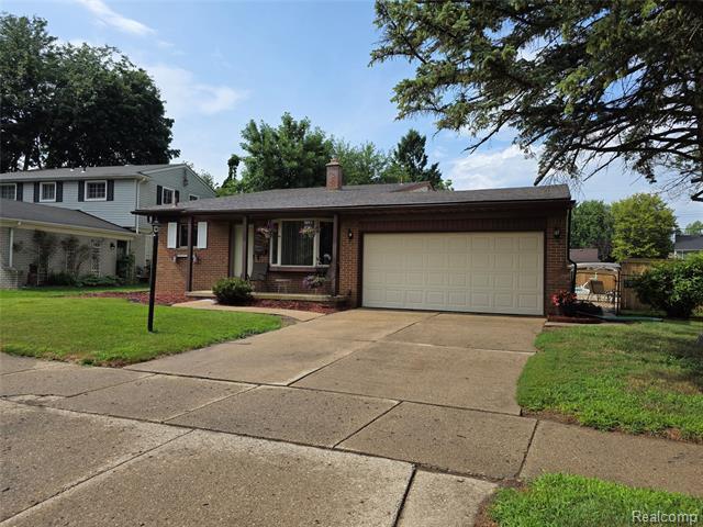 Property Photo: 40804 Ivywood Lane MI 48170