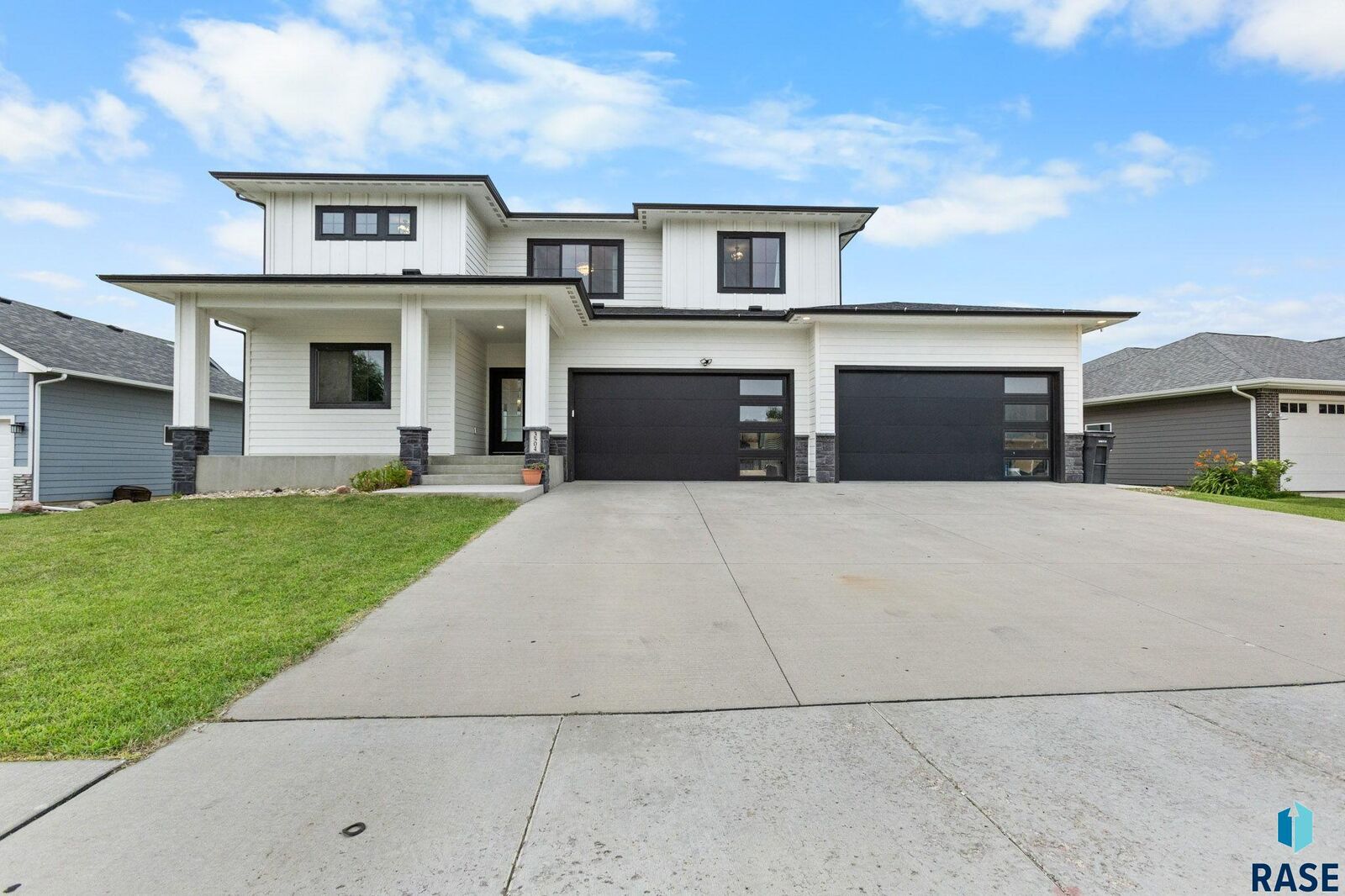 Property Photo: 3504 E Broken Arrow St SD 57103