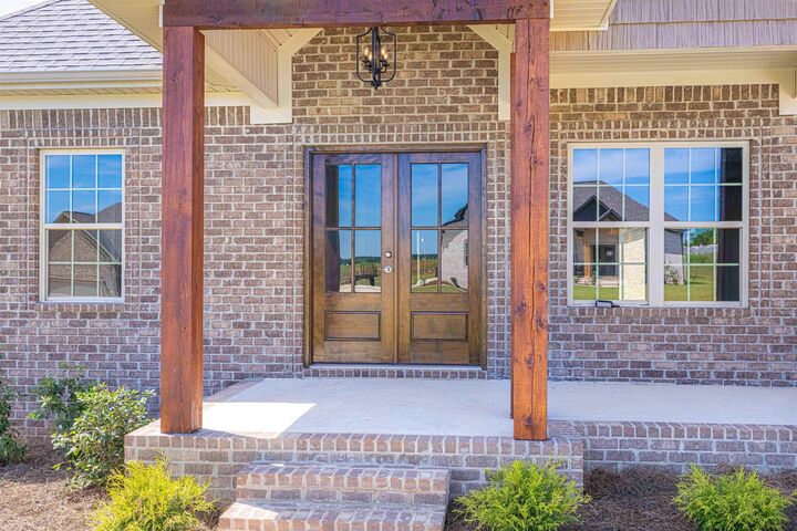 Property Photo:  240 Hummingbird Way  AL 35645 - KILLEN 