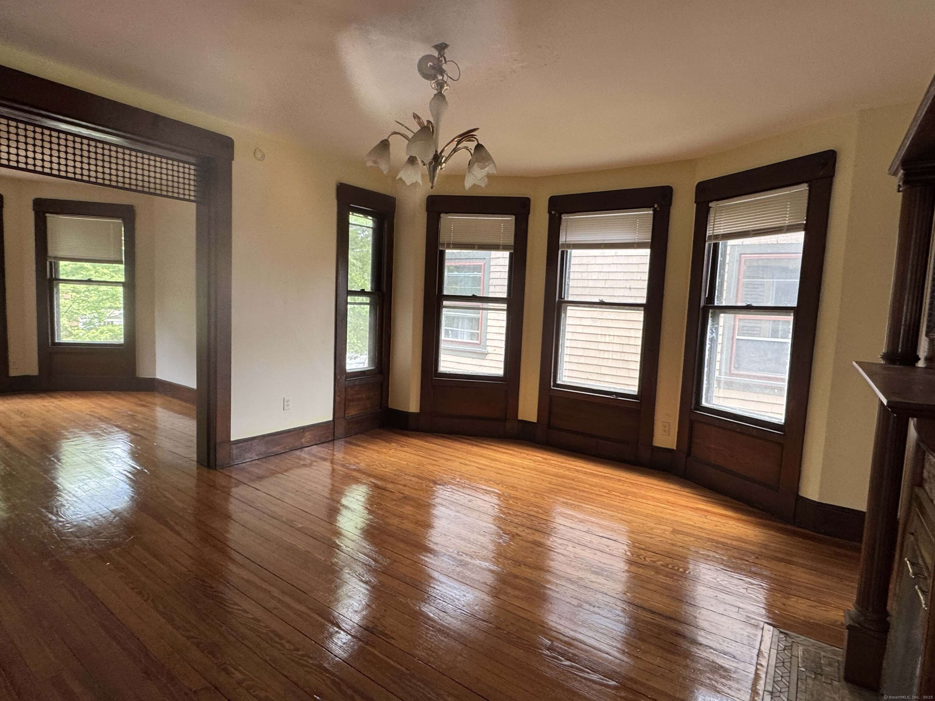 Property Photo:  868 Elm Street  CT 06511 